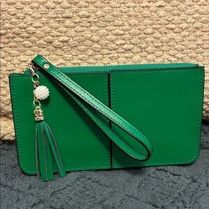Green Wristlet Clutch w/ charms included!